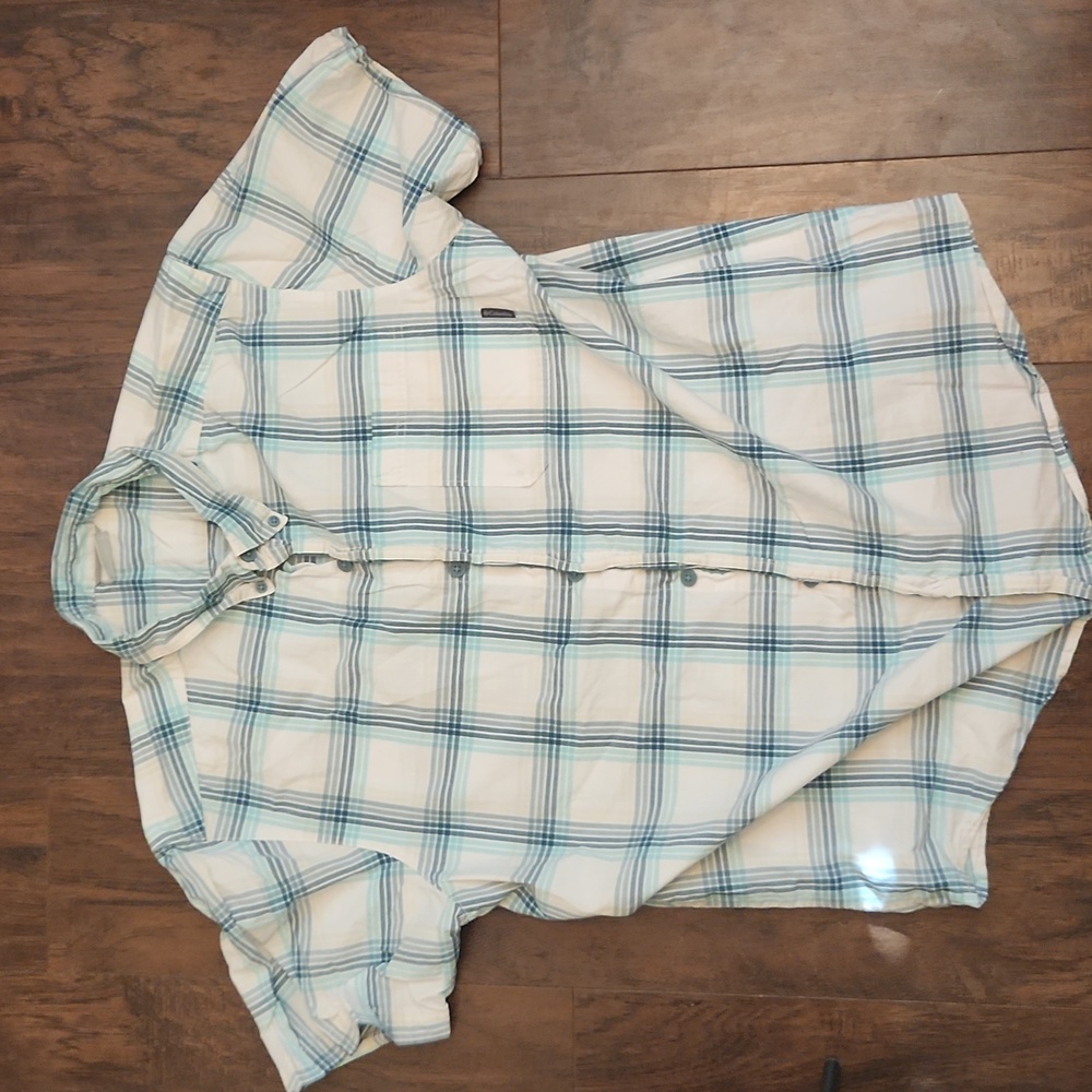 Large Columbia Button-up